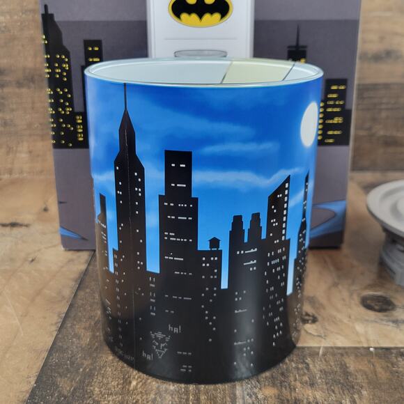 Scentsy Batman Superhero DC Full Size Wax Warmer NOB Plug In Light Blue Gray - Picture 5 of 16
